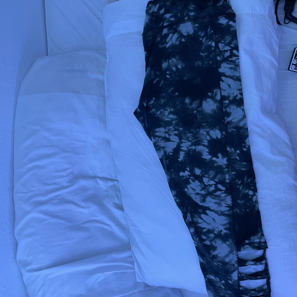 work out leggings with crosses at the bottom, mid calf length